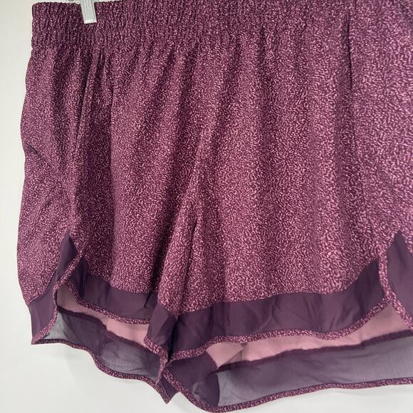 Athleta Printed Mesh Racer Run 4” Shorts in Purple - Picture 3 of 8
